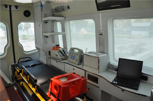 郯城县救护车内部